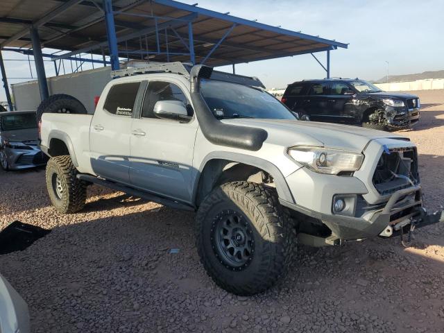 3TMDZ5BN8JM049832 - 2018 TOYOTA TACOMA DOUBLE CAB Silber Foto 4
