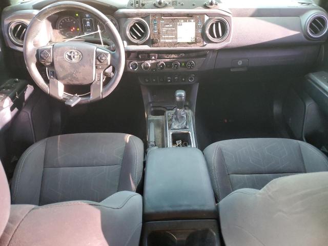 3TMDZ5BN8JM049832 - 2018 TOYOTA TACOMA DOUBLE CAB Silber Foto 8