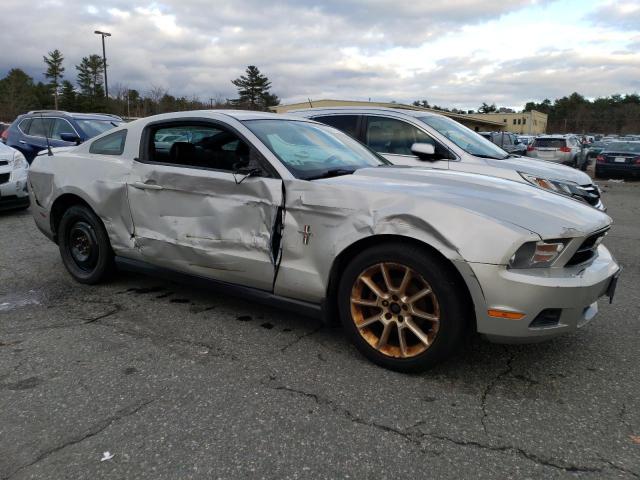 1ZVBP8AN2A5135169 - 2010 FORD MUSTANG SILVER photo 4