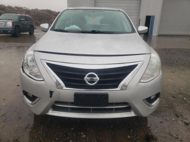 3N1CN7AP1KL859934 - 2019 NISSAN VERSA S SILVER photo 5