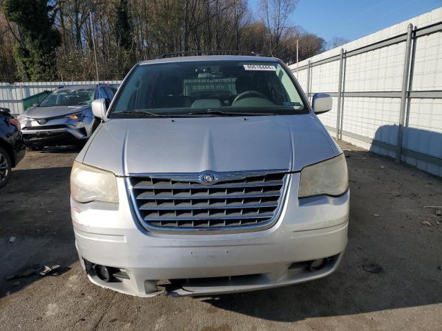 2A4RR5D15AR352568 - 2010 CHRYSLER TOWN & COU TOURING SILVER photo 5