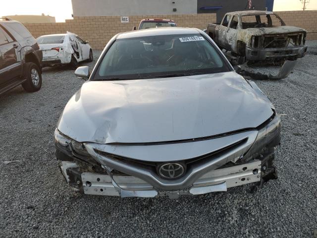 4T1G11AK5PU763339 - 2023 TOYOTA CAMRY SE NIGHT SHADE SILVER photo 5