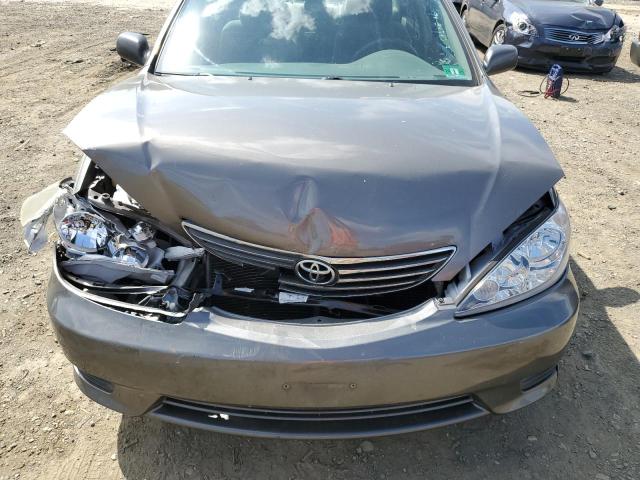 4T1BE32K35U552226 - 2005 TOYOTA CAMRY LE GRAY photo 11