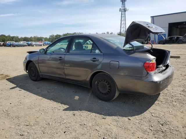 4T1BE32K35U552226 - 2005 TOYOTA CAMRY LE GRAY photo 2