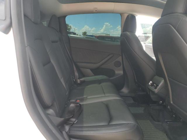 7SAYGAEE8RF102690 - 2024 TESLA MODEL Y WHITE photo 10