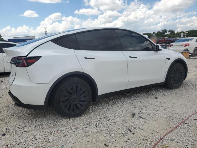 7SAYGAEE8RF102690 - 2024 TESLA MODEL Y WHITE photo 3