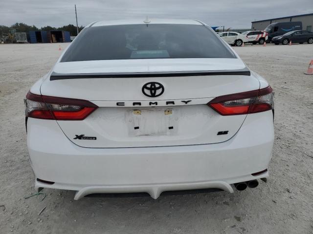 4T1G11AK2PU790837 - 2023 TOYOTA CAMRY SE NIGHT SHADE WHITE photo 6