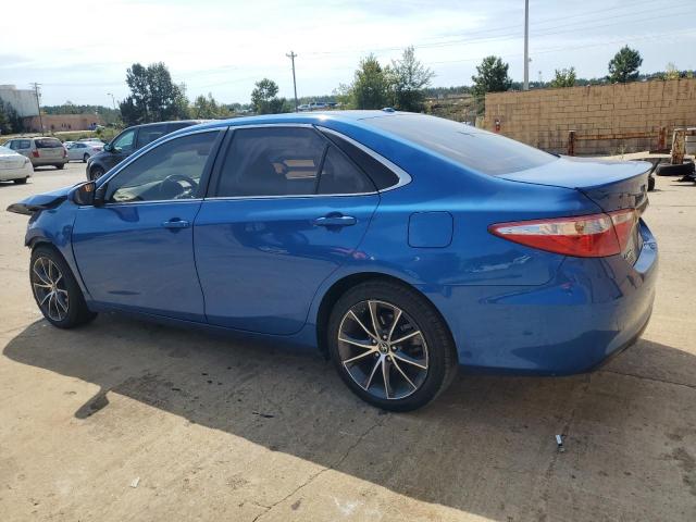 4T1BF1FK4HU787962 - 2017 TOYOTA CAMRY LE BLUE photo 2