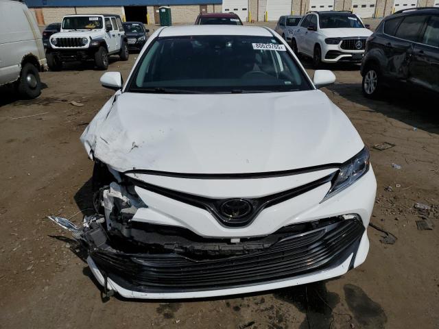 4T1C11AK5LU867533 - 2020 TOYOTA CAMRY LE WHITE photo 5