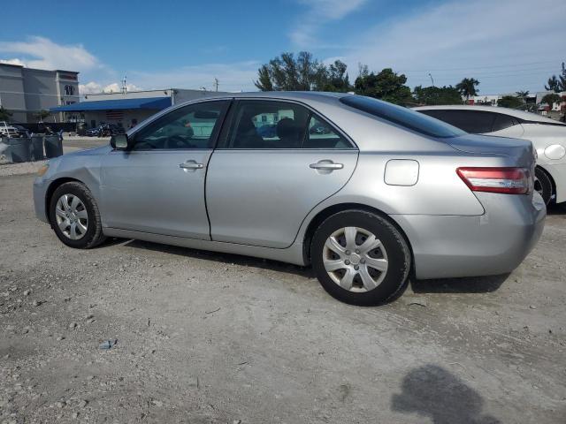 4T4BF3EK1BR171100 - 2011 TOYOTA CAMRY BASE Gümüş foto 2