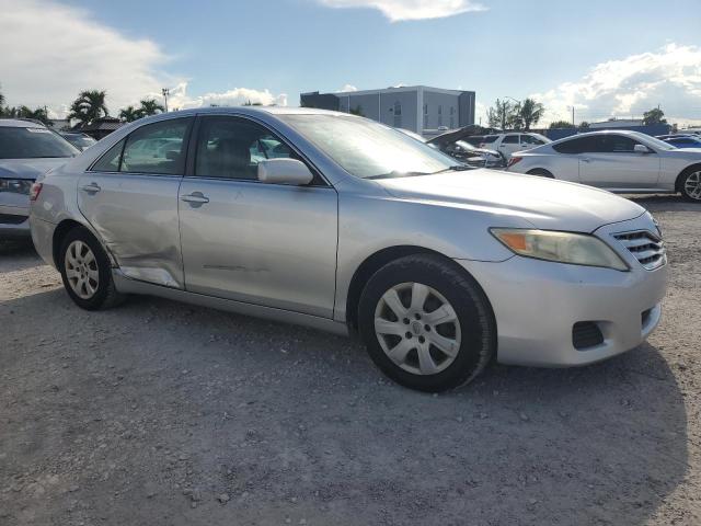 4T4BF3EK1BR171100 - 2011 TOYOTA CAMRY BASE Gümüş foto 4