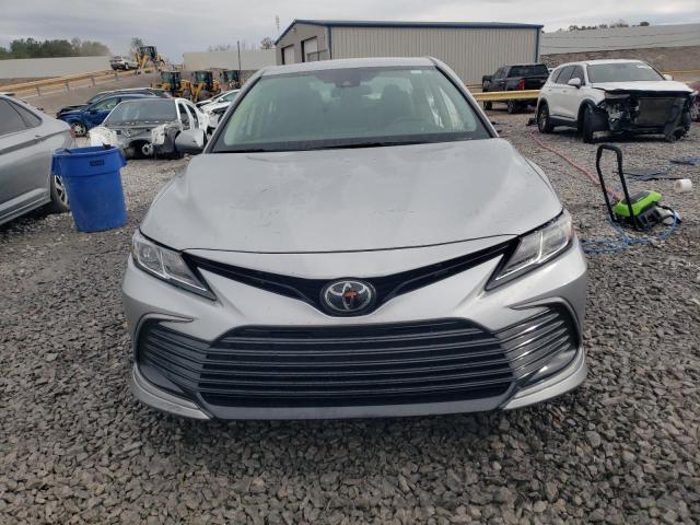 4T1C11AK7PU081447 - 2023 TOYOTA CAMRY LE SILVER photo 5