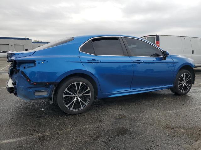 4T1B11HK5JU113899 - 2018 TOYOTA CAMRY L BLUE photo 3