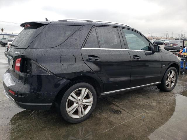 4JGDA5HBXCA038184 - 2012 MERCEDES-BENZ ML 350 4MATIC BLACK photo 3