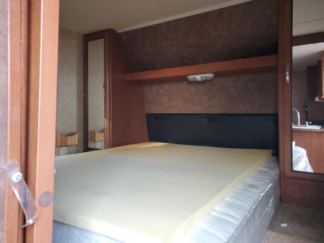 4X4TSMF23FA311751 - 2015 FOREST RIVER SALEM 30KQBSS TWO TONE photo 5