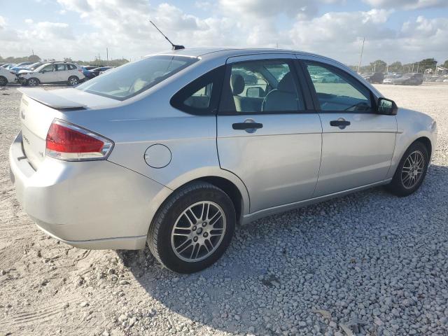 1FAHP3FN9BW174772 - 2011 FORD FOCUS SE SILVER photo 3