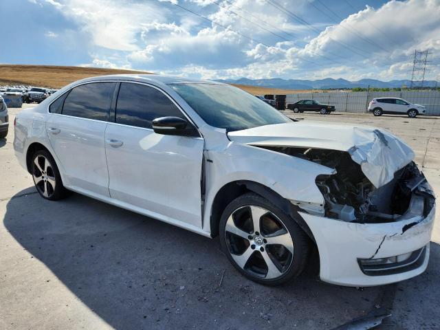 1VWBS7A35FC106341 - 2015 VOLKSWAGEN PASSAT SE WHITE photo 4