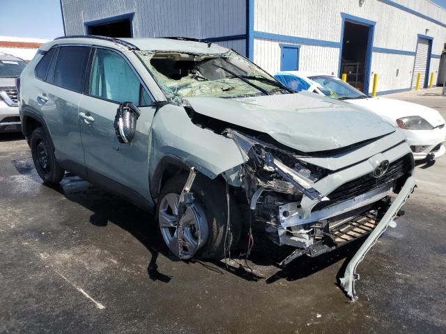 2T3W1RFVXPW272446 - 2023 TOYOTA RAV4 XLE GRAY photo 4