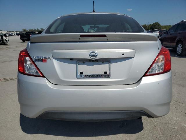 3N1CN7AP8KL804932 - 2019 NISSAN VERSA S Silber Foto 6