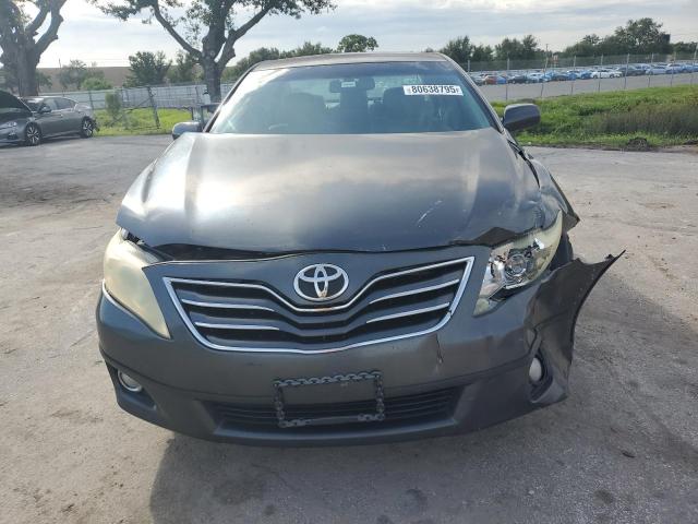 4T1BF3EK3AU106208 - 2010 TOYOTA CAMRY BASE GRAY photo 5
