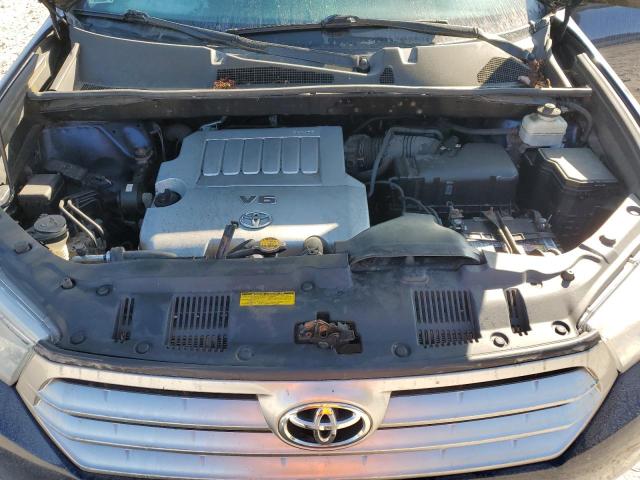 5TDBK3EH8DS266128 - 2013 TOYOTA HIGHLANDER BASE Blau Foto 12
