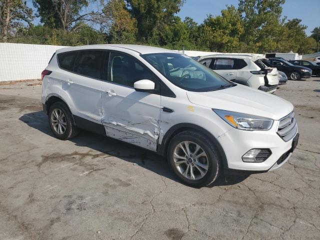 1FMCU0GD8KUC06023 - 2019 FORD ESCAPE SE 白色 照片 4