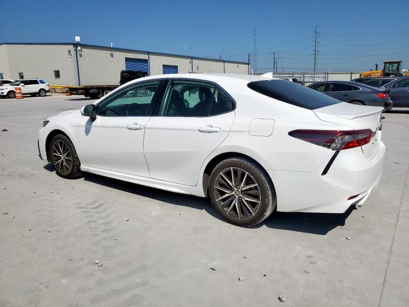 4T1G11AK8RU907551 - 2024 TOYOTA CAMRY SE NIGHT SHADE WHITE photo 2