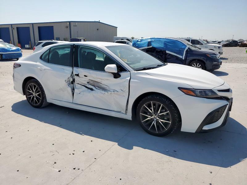 4T1G11AK8RU907551 - 2024 TOYOTA CAMRY SE NIGHT SHADE WHITE photo 4