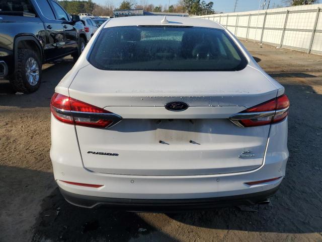 3FA6P0HD1KR132318 - 2019 FORD FUSION SE WHITE photo 6