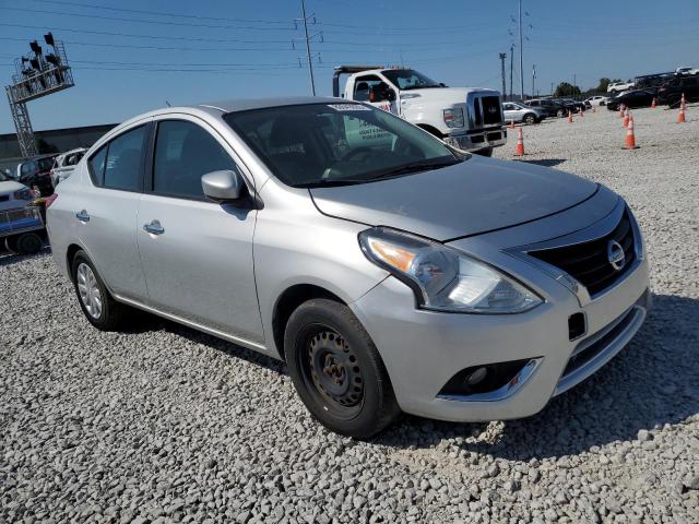 3N1CN7AP7JL877904 - 2018 NISSAN VERSA S Սև լուսանկար 4