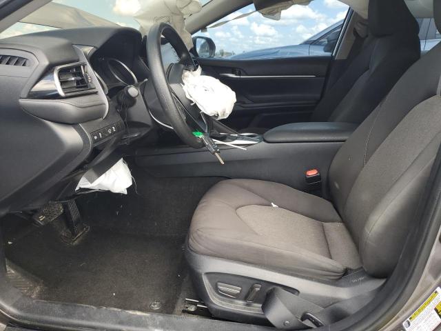 4T1C11AK3NU695716 - 2022 TOYOTA CAMRY LE GRAY photo 7