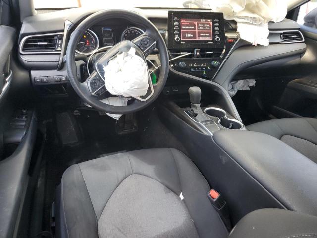 4T1C11AK3NU695716 - 2022 TOYOTA CAMRY LE GRAY photo 8