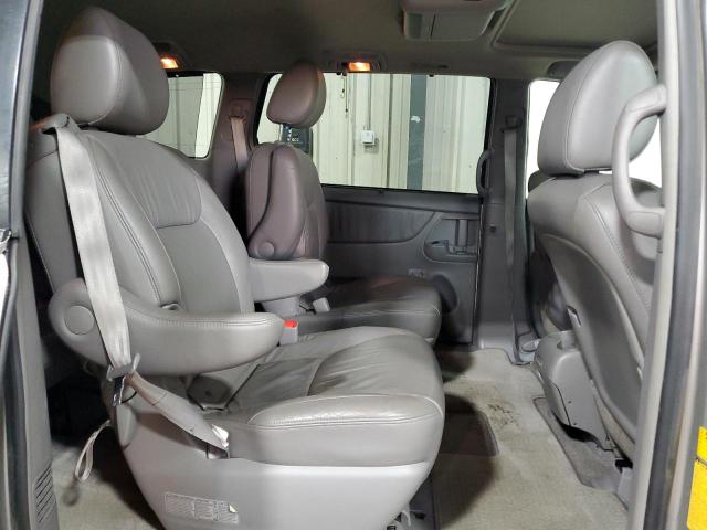 5TDYK4CC0AS309461 - 2010 TOYOTA SIENNA XLE SILVER photo 11