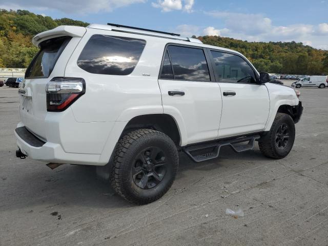JTEBU5JRXH5414680 - 2017 TOYOTA 4RUNNER SR5/SR5 PREMIUM WHITE photo 3