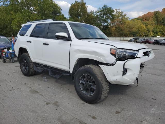 JTEBU5JRXH5414680 - 2017 TOYOTA 4RUNNER SR5/SR5 PREMIUM WHITE photo 4
