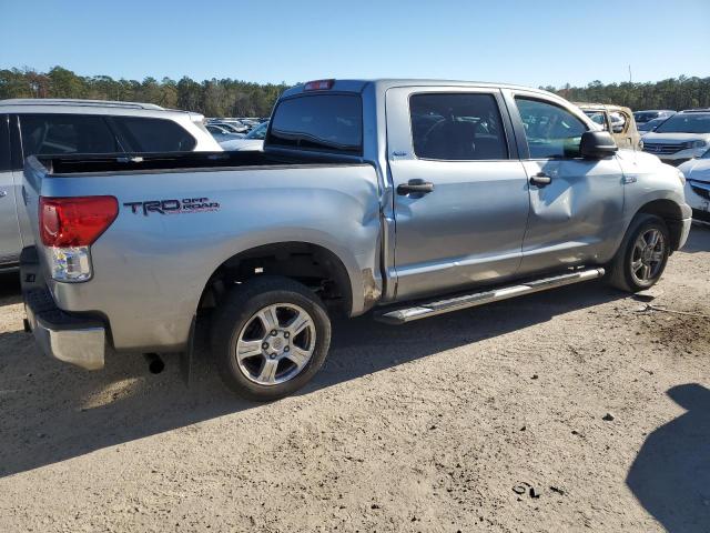 5TFEY5F11BX102381 - 2011 TOYOTA TUNDRA CREWMAX SR5 GRAY photo 3