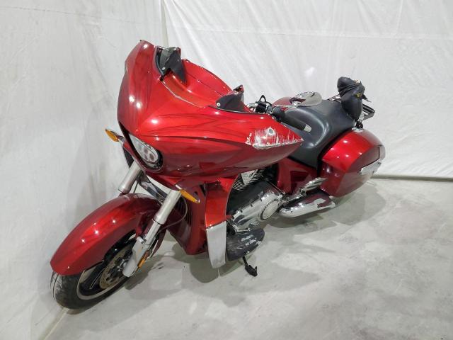 5VPDB36D5A3004733 - 2010 VICTORY MOTORCYCLES CROSS COUN Rouge photo 2