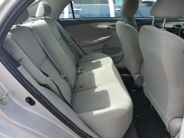 2T1BU4EE6DC941585 - 2013 TOYOTA COROLLA BASE ვერცხლისფერი ფოტო 10