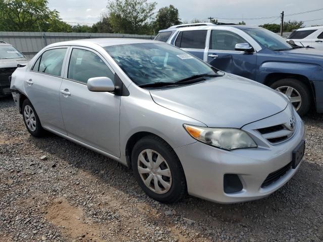 2T1BU4EE6DC941585 - 2013 TOYOTA COROLLA BASE ვერცხლისფერი ფოტო 4