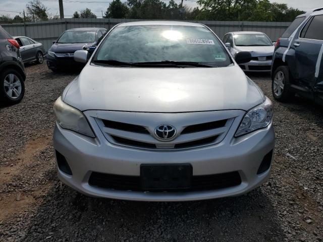 2T1BU4EE6DC941585 - 2013 TOYOTA COROLLA BASE ვერცხლისფერი ფოტო 5