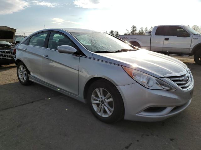 5NPEB4AC8DH633712 - 2013 HYUNDAI SONATA GLS SILVER photo 4