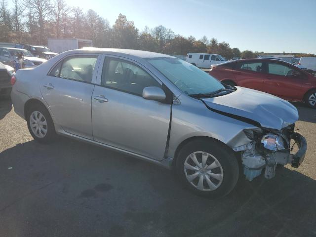 1NXBU40E99Z126472 - 2009 TOYOTA COROLLA BASE Silber Foto 4
