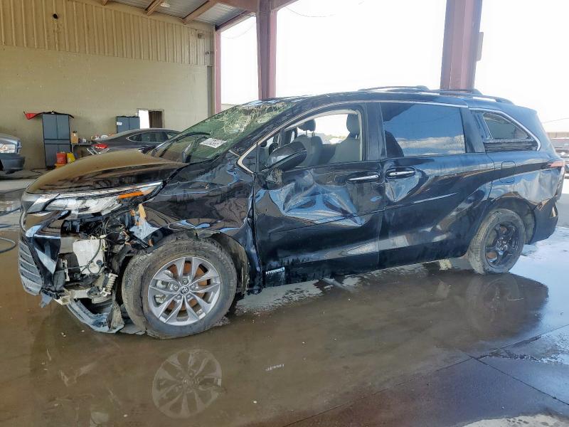 2021 TOYOTA SIENNA XLE, 