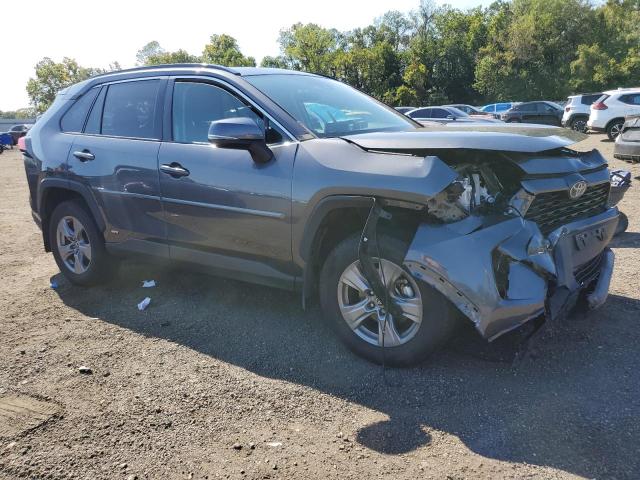 4T3RWRFV2PU084597 - 2023 TOYOTA RAV4 XLE Grafitowy zdjęcie 4