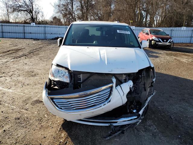 2C4RC1CG4GR285900 - 2016 CHRYSLER TOWN & COU TOURING L WHITE photo 5