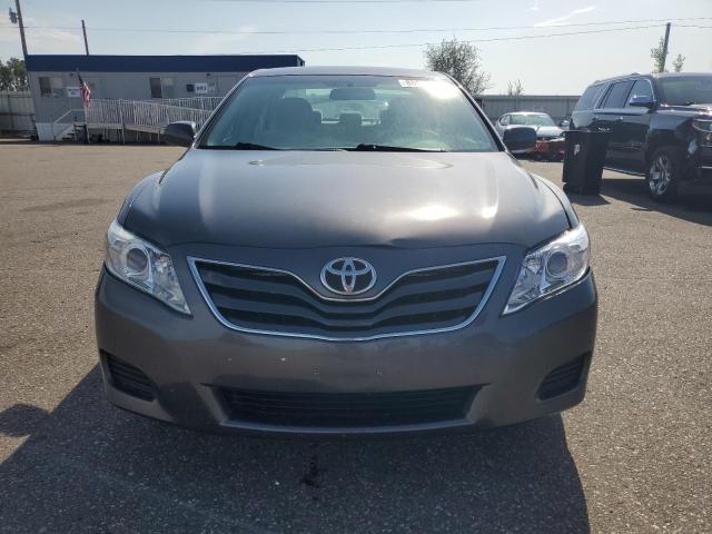4T4BF3EK7BR180237 - 2011 TOYOTA CAMRY BASE GRAY photo 5