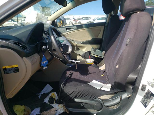 KMHCT4AE5HU283758 - 2017 HYUNDAI ACCENT SE Weiß Foto 12