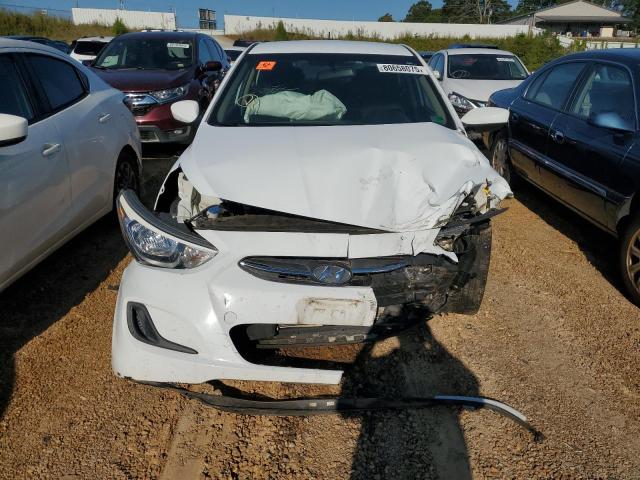 KMHCT4AE5HU283758 - 2017 HYUNDAI ACCENT SE Weiß Foto 8