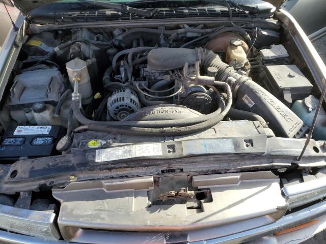 1GNDT13W22K103322 - 2002 CHEVROLET BLAZER SILVER photo 11