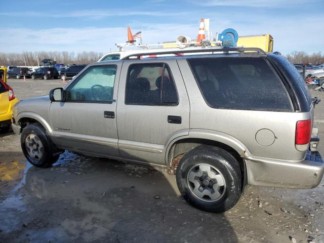 1GNDT13W22K103322 - 2002 CHEVROLET BLAZER SILVER photo 2